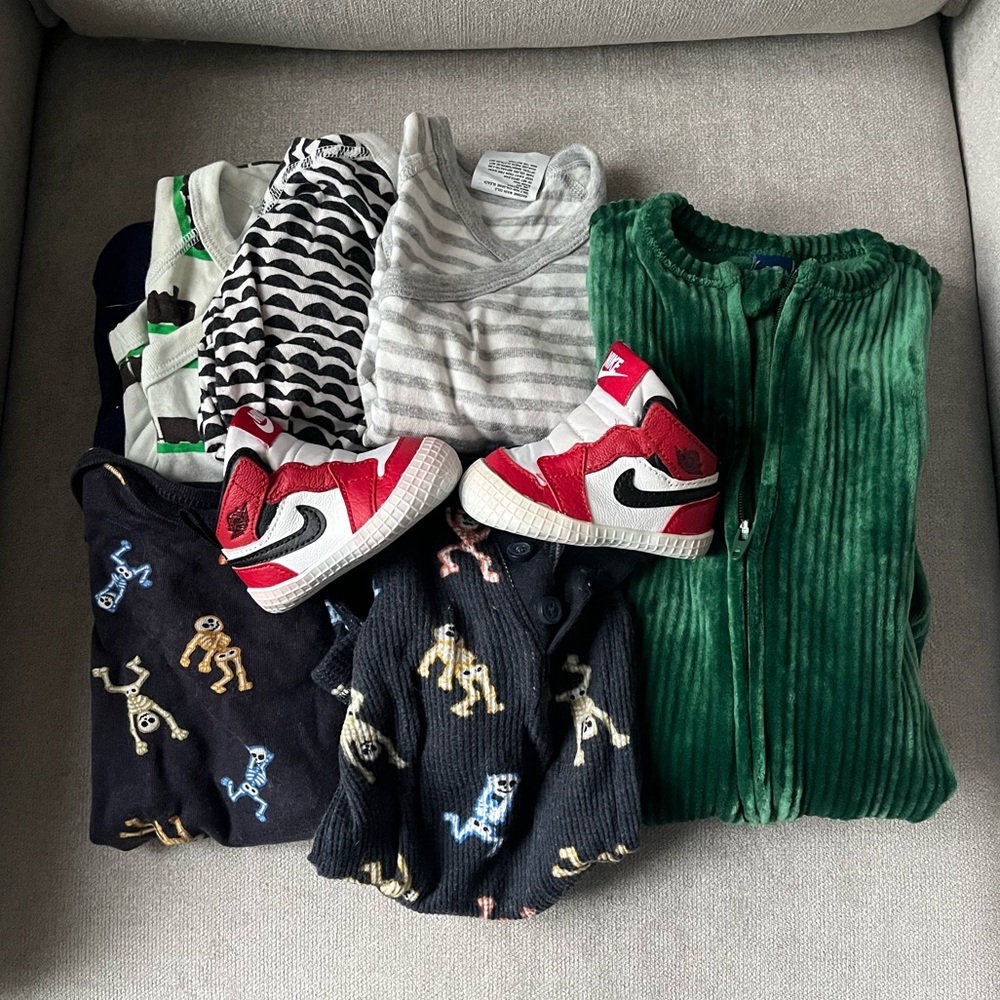 Lot of boys baby clothes incl Nike, Uniqlo, Old Navy 0-3M